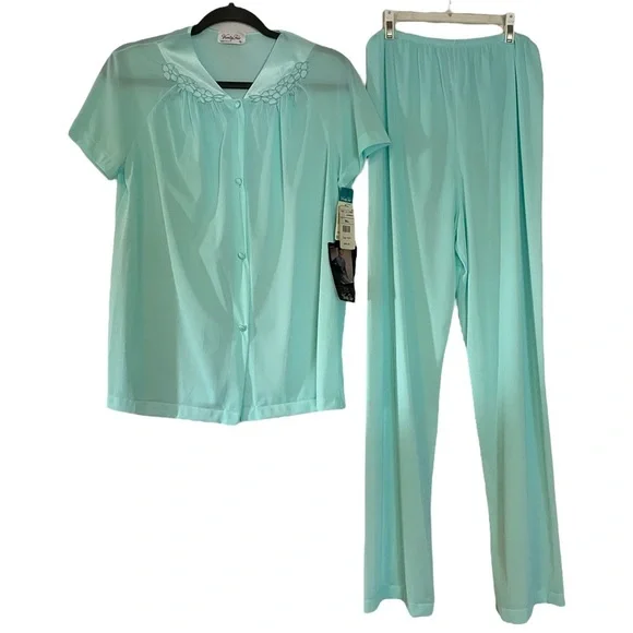 Vintage Vanity Fair 2 Piece Pajama Set Blouse Pants